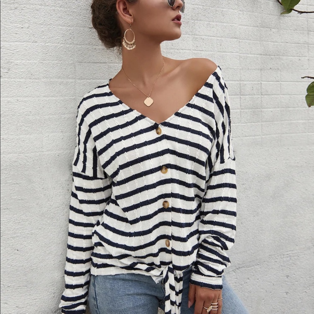 LAST 1❤️ 🍁Striped Button Front Knot Hem Cardigan